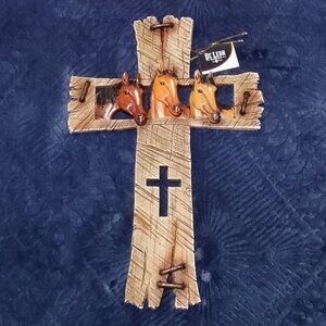 De Leon Three Horse Cross. NIB. BA22126.